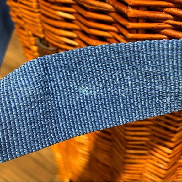 NWT Grey Goose Wicker Wine Bottle and Glass Picnic Carrier Blue Fabric Strap - Picture 12 of 13